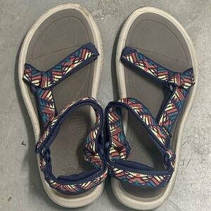 Teva women’s size 10 hurricane XLT2 hiking sandals multi color prism